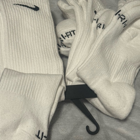 Nike Everyday Plush Cushioned Training Socks - Picture 2 of 3
